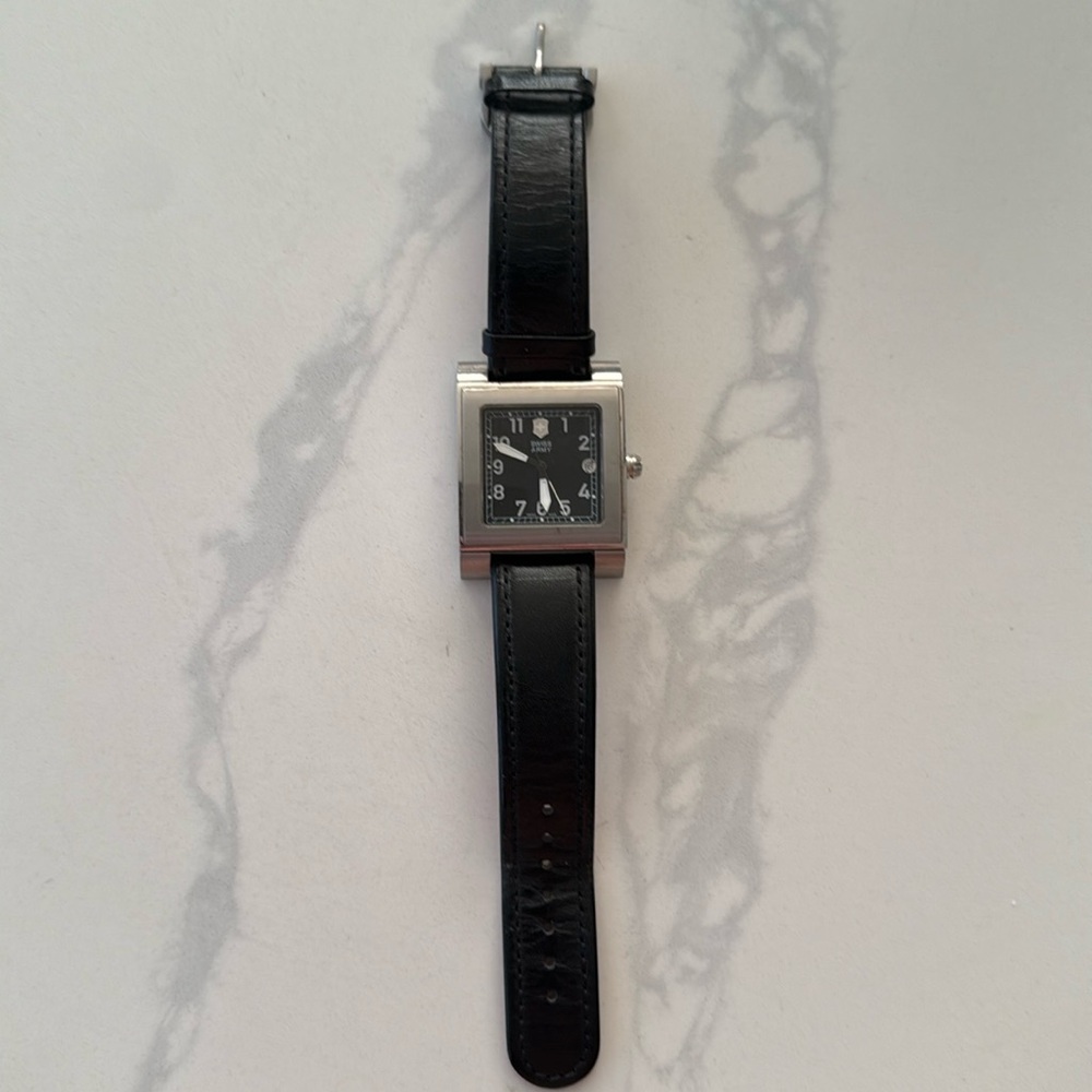 Swiss Army Victorinox 24099 Black & Rectangle Case